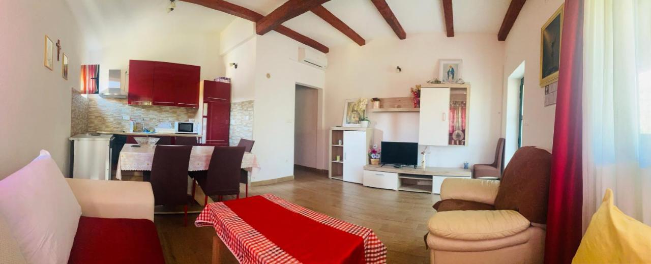 Apartmani Janja Starigrad Paklenica Exterior photo